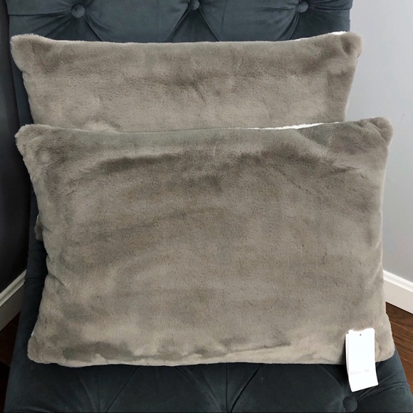 Nordstrom Gray Reversible Faux Fur Plush Pillow - Picture 3 of 8